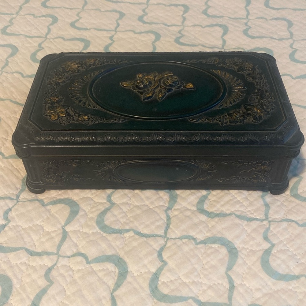 Beautiful Vintage Jewelry Box
